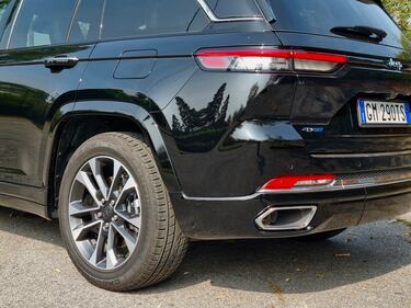 Jeep Grand Cherokee 4xe, guarda la gallery del nuovo SUV Premium  10