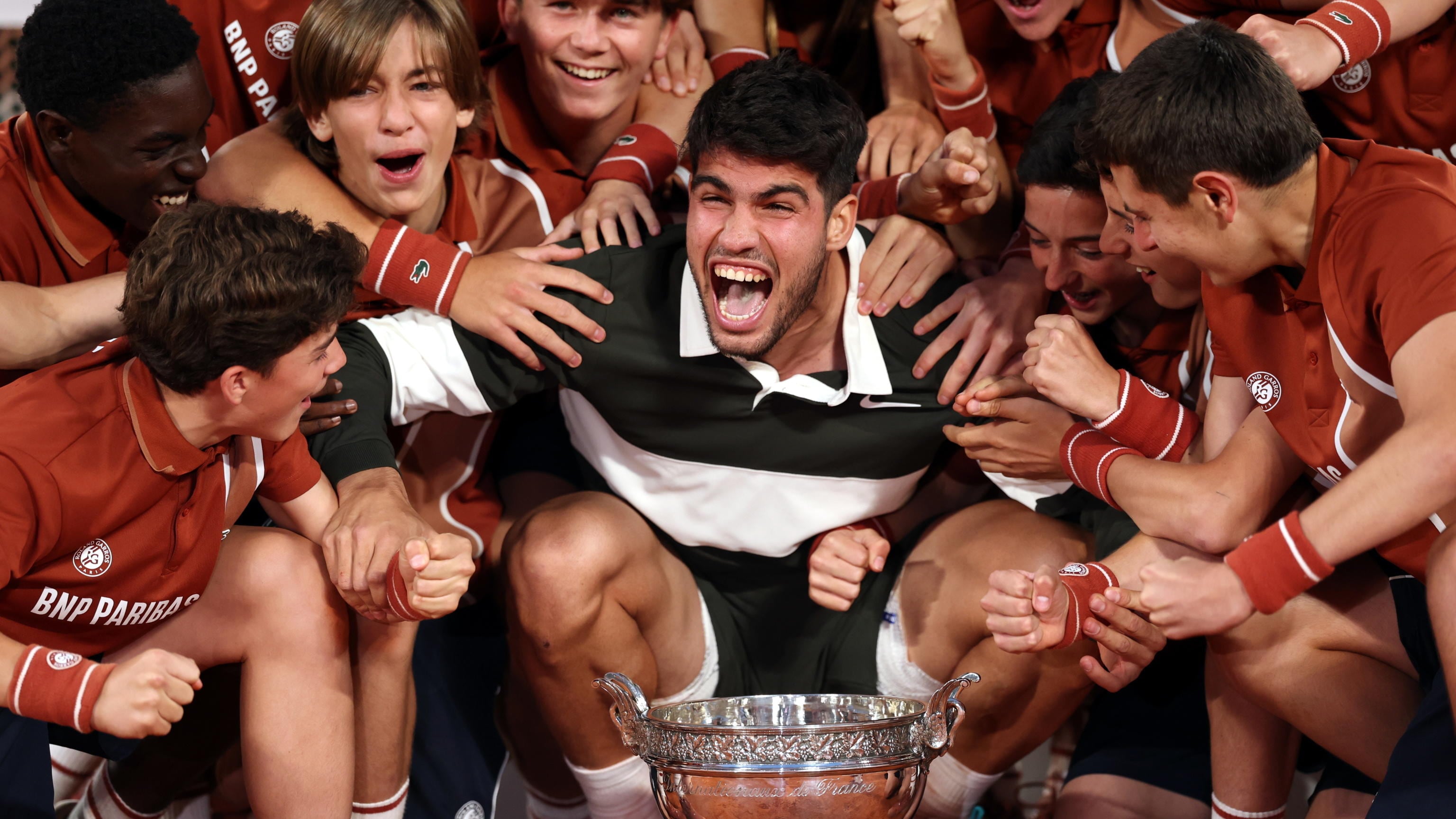 Ristorante e canzoni italiane: lo schiaffo di Alcaraz a Sinner dopo la vittoria al Roland Garros