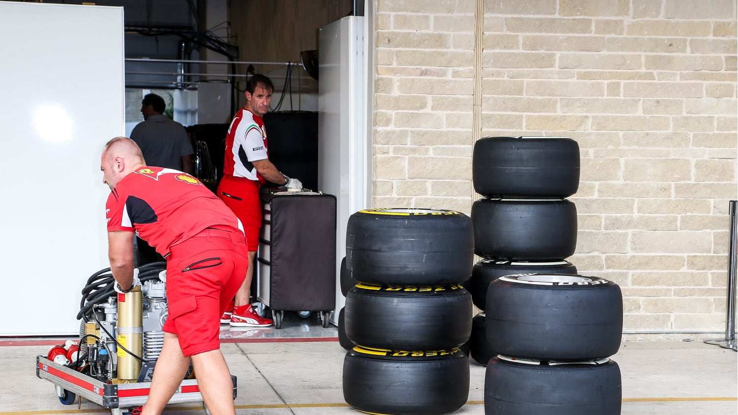 F1 spendacciona e ingorda. E così si brucia sulla griglia