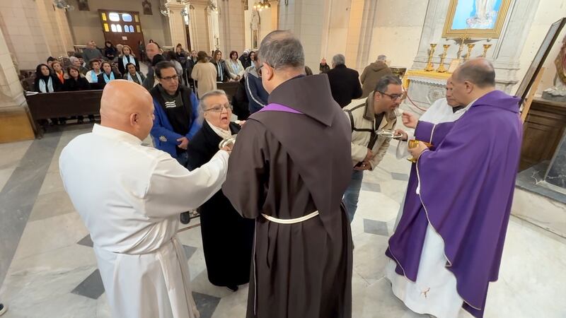 Cristiani a messa nella prima domenica senza Assad