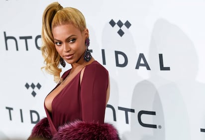 Beyoncé Knowles, seno in vista e scollo mozzafiato a New York 24