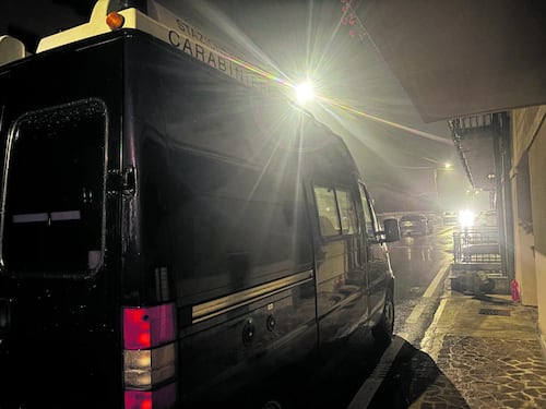 Uccide la moglie in casa a coltellate: arrestato il marito di 81 anni
