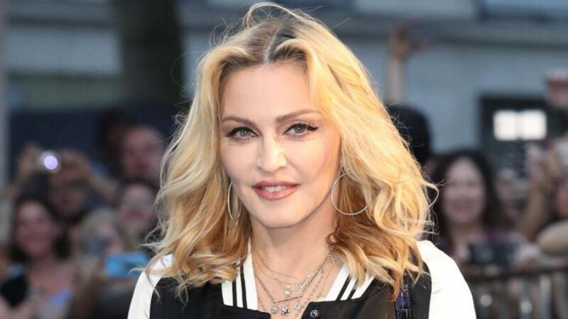Madonna e Sharon Stone: sexy dive a confronto 3