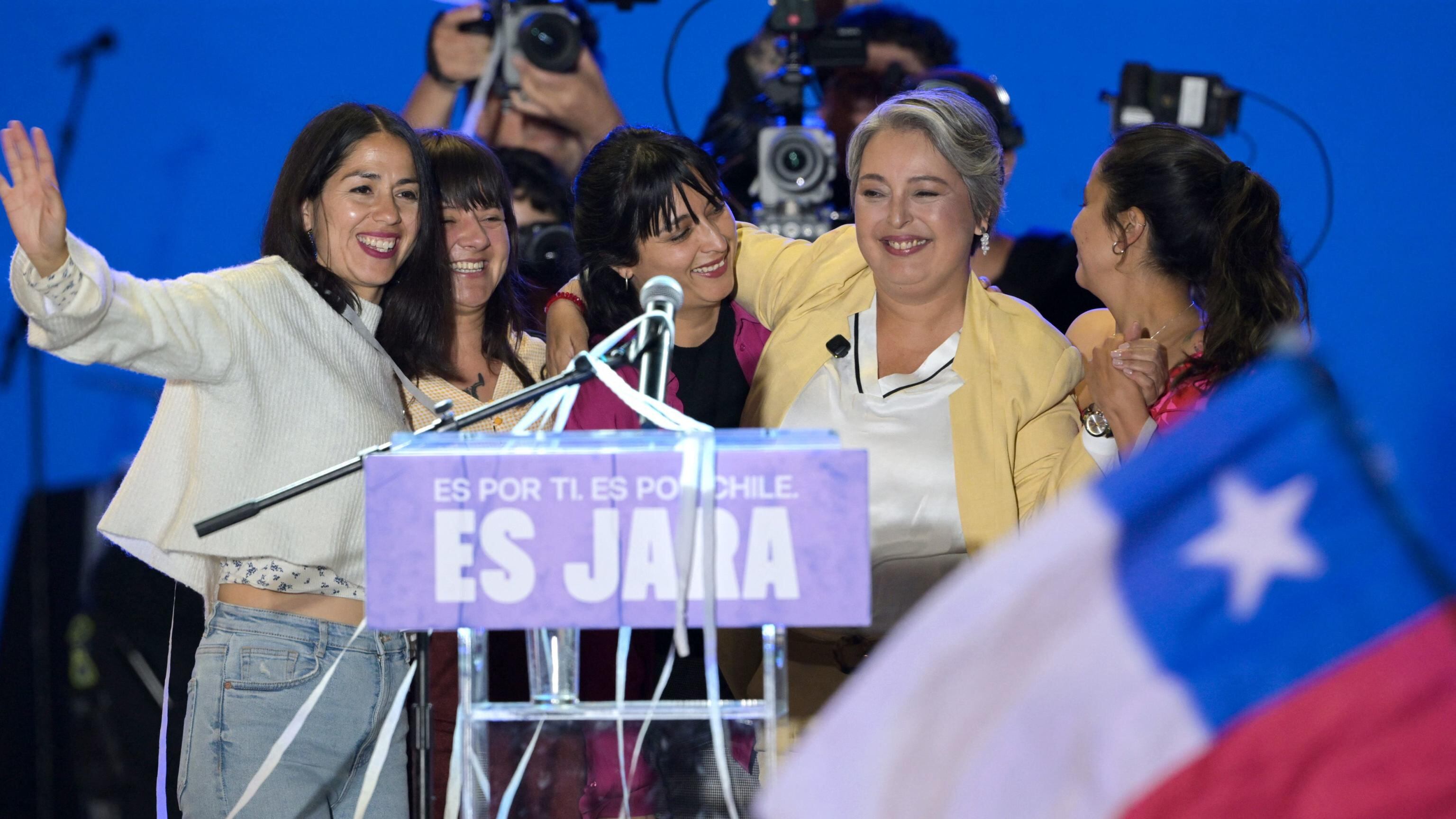 Cile al ballottaggio: la comunista Jara avanti, ma la destra prepara il fronte unito per Kast