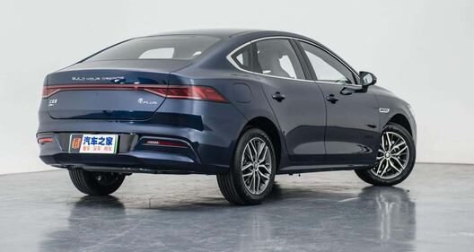 Byd lancia un’ibrida plug-in a soli 13.700 euro: guarda le foto 10