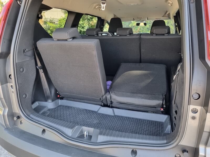 Dacia Jogger Hybrid 140: la gallery del suv 7 posti ibrido super spazioso 13
