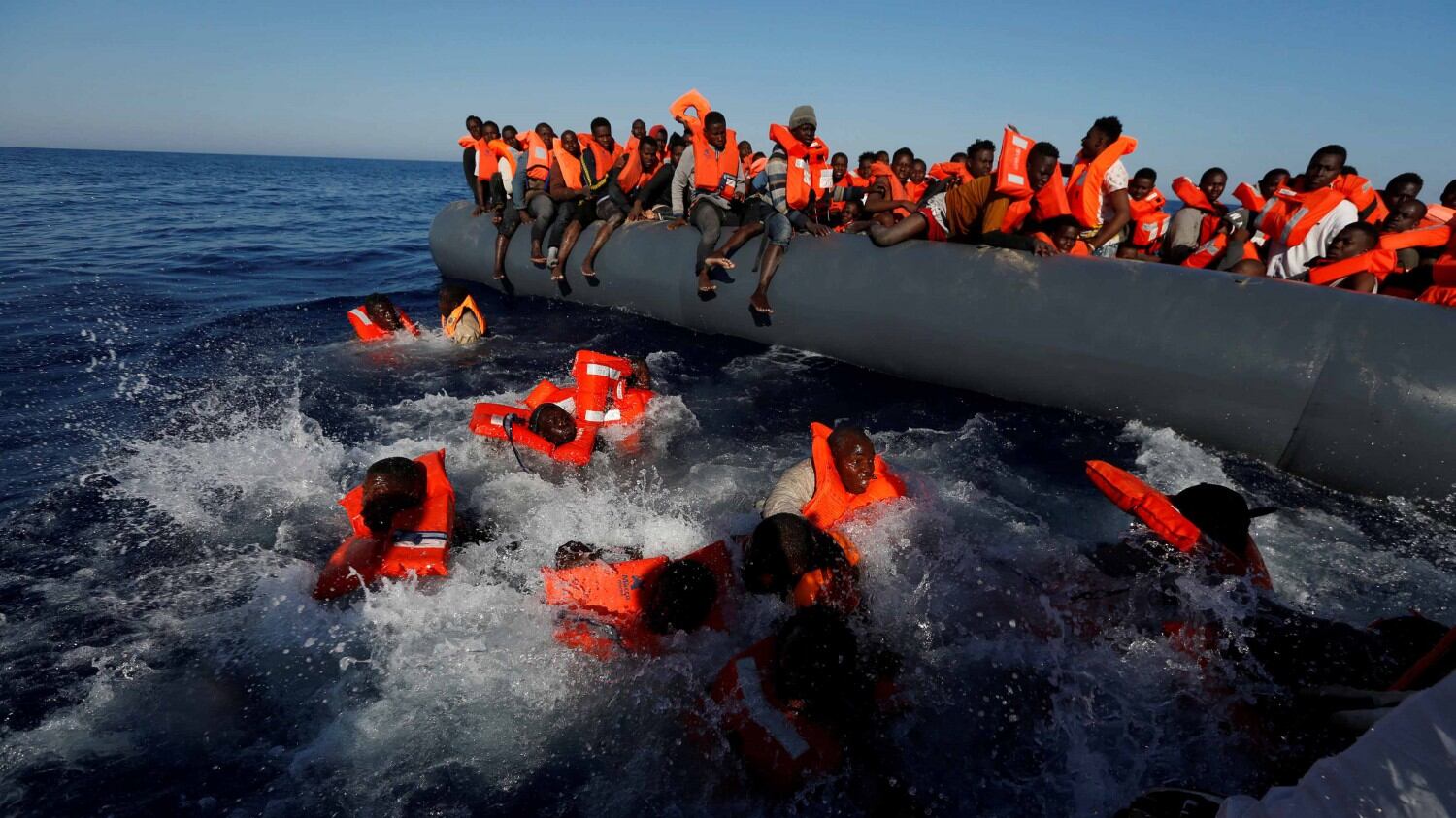 Il dossier di Frontex sulle Ong: "Contatti diretti con i barconi"