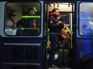 Migliaia di migranti da Budapest a Vienna in autobus 15