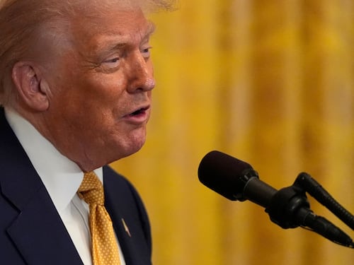 "Perseguite Kamala Harris, Beyoncé e Oprah Winfrey". Cosa c'è dietro la nuova crociata di Trump