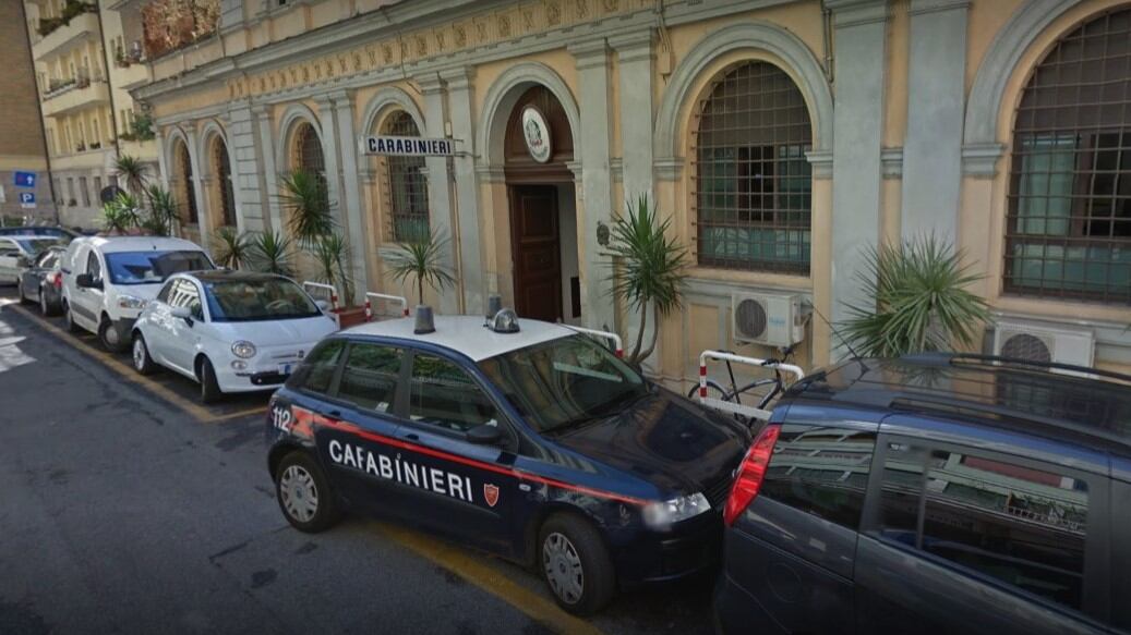 Roma, bulgaro attacca vigilante e militari, poi danneggia gazzella