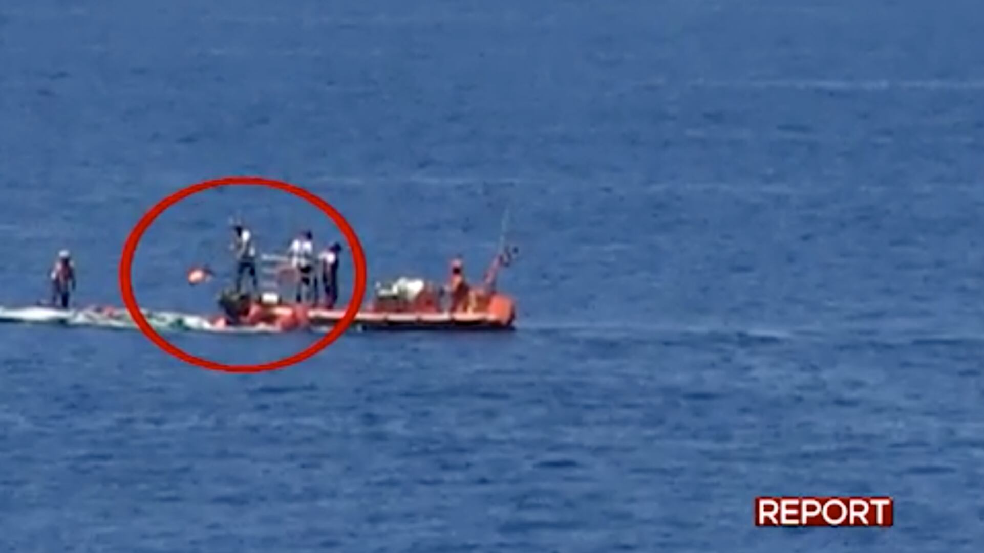 Il diktat delle Ong ai volontari: "Non fate i video ai trafficanti"