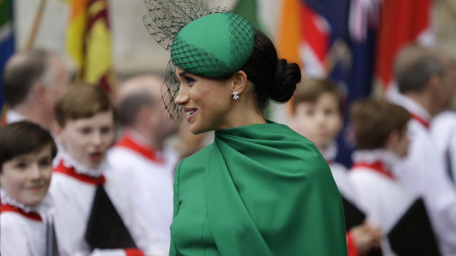 L'indiscrezione: "La regina ha chiesto ad Harry di divorziare da Meghan"