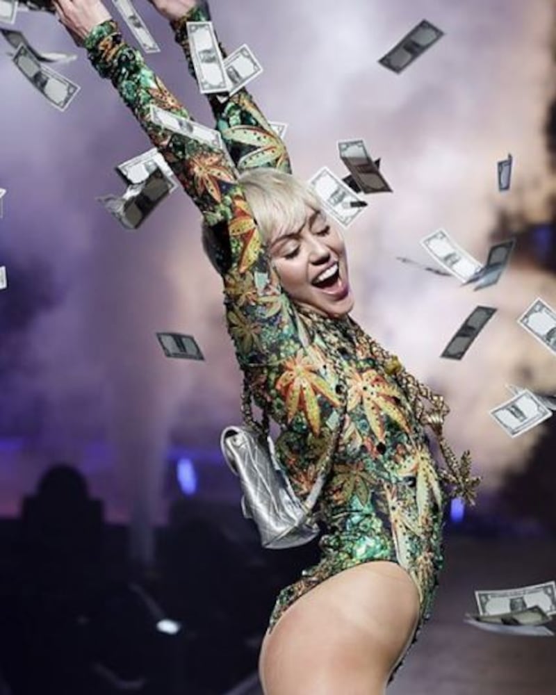 Miley Cyrus, twerking e linguacce sui social: foto 7