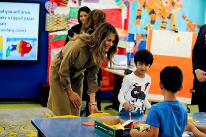 Malania Trump in Arabia Saudita senza velo: tutti i look della First Lady 13