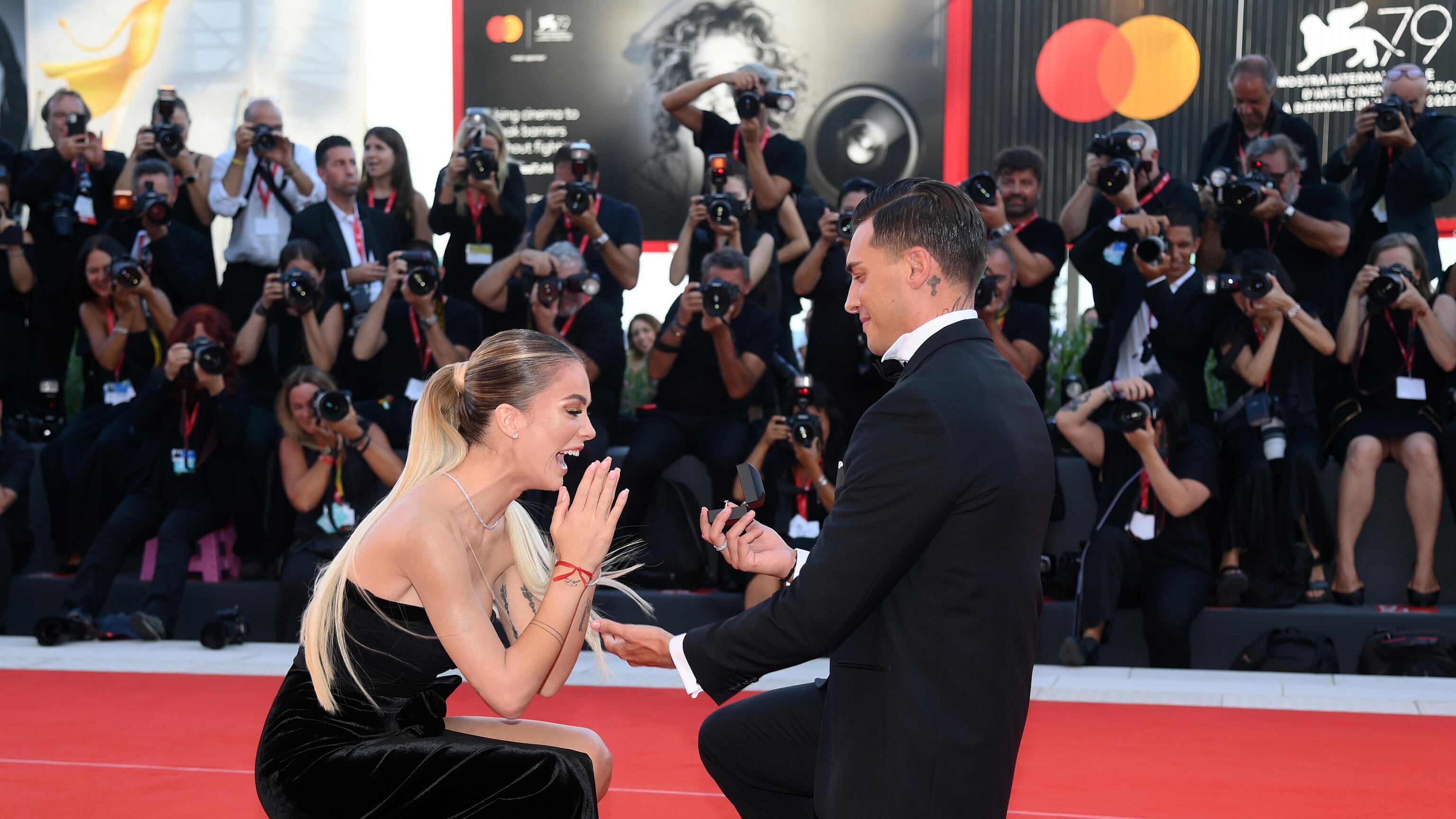 Il red carpet, la proposta di nozze e le polemiche: cosa è successo a Sophie Codegoni