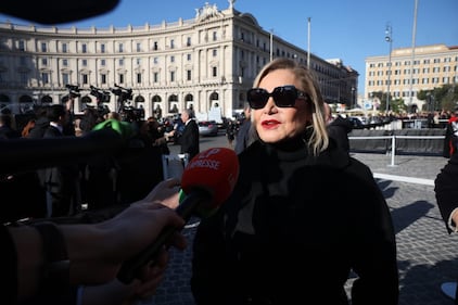 ddio a Valentino: Roma si ferma per l’ultimo saluto al re della moda, tra vip e istituzioni 9