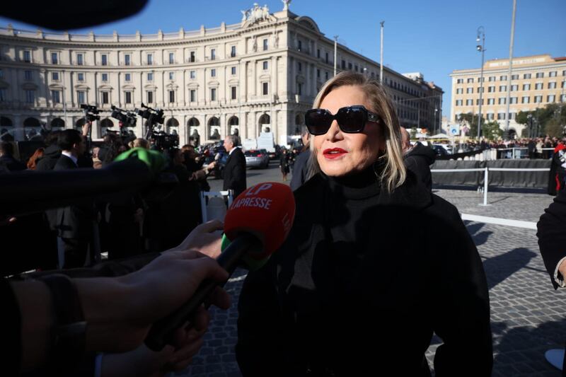 ddio a Valentino: Roma si ferma per l’ultimo saluto al re della moda, tra vip e istituzioni 9