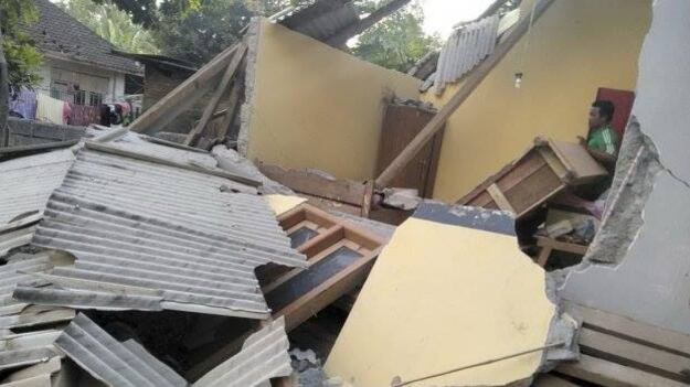Indonesia, terremoto di magnitudo 6.4: decine di morti