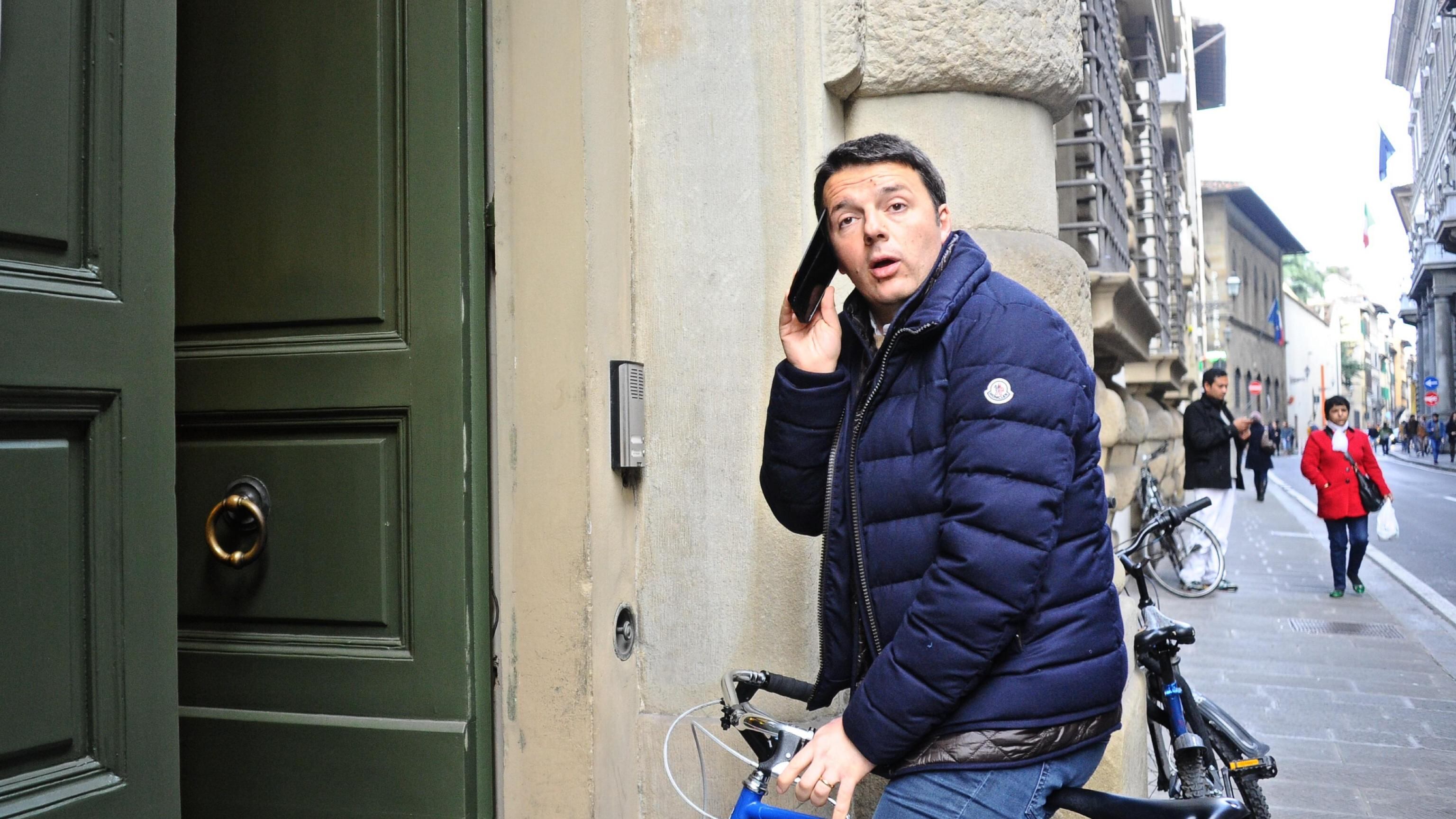 Renzi licenzia gli alfaniani mentre tratta con Forza Italia