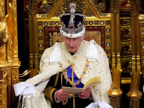 L'ostaggio e la ricerca di esplosivo: tutte le tradizioni legate all’apertura del Parlamento britannico