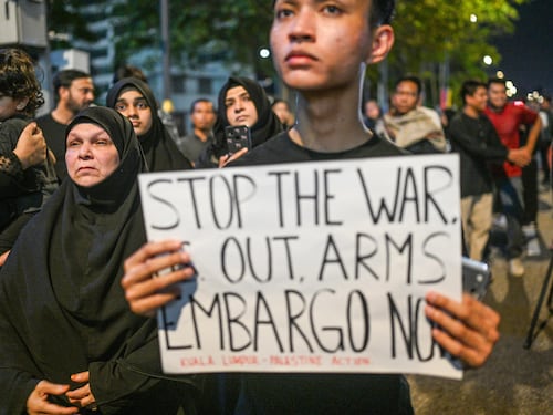 L'asse pro Pal si scalda con le piazze per l'Iran. Il link con sciiti e Aska