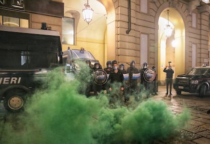 Alta tensione in piazza: disordini a Torino e Milano 5