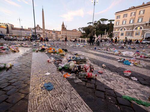 "Babbo Natale?" Così Calenda sotterra Gualtieri