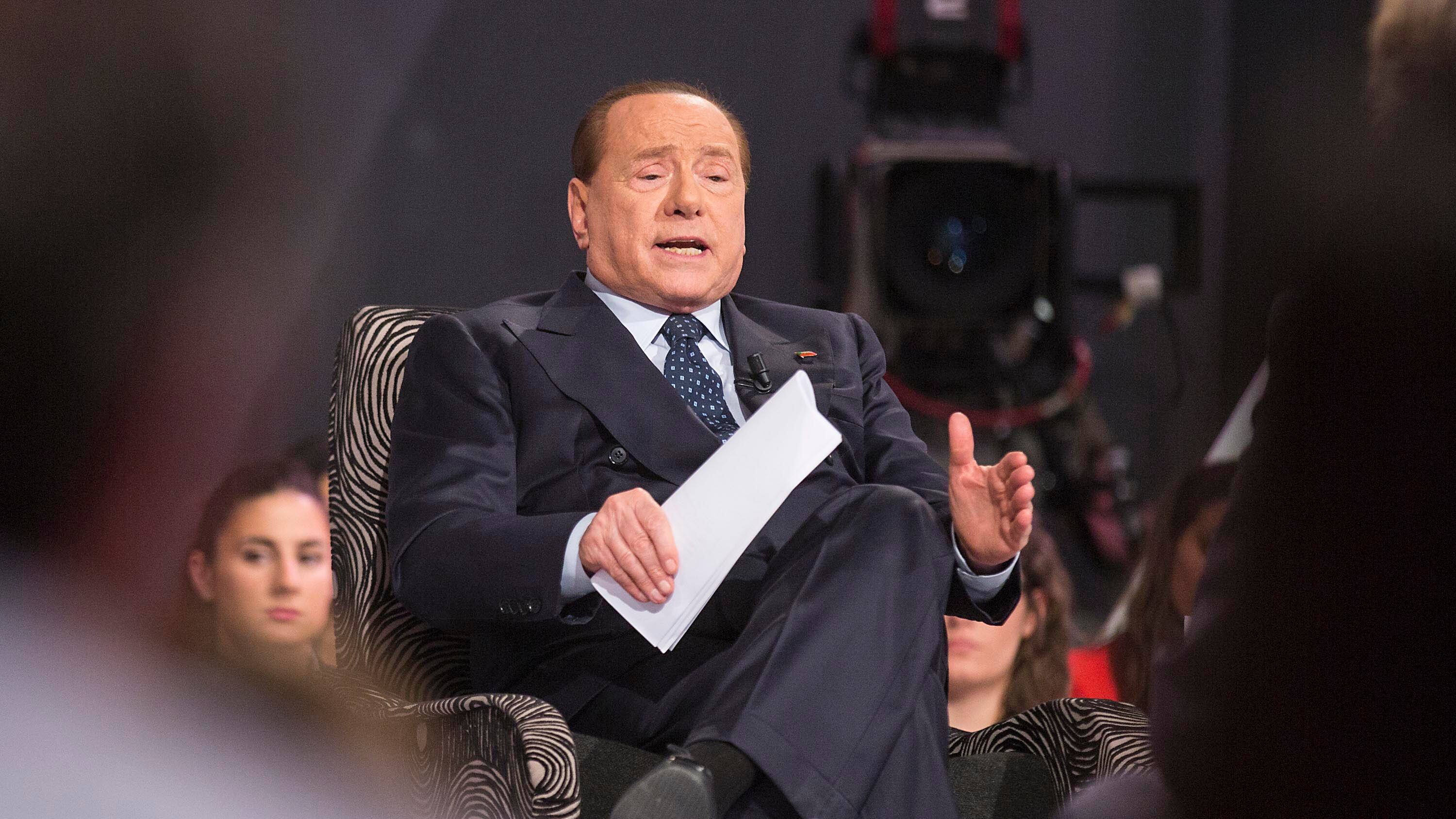 Berlusconi carica i moderati: "Renzi ormai è al capolinea"