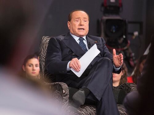 Berlusconi carica i moderati: "Renzi ormai è al capolinea"