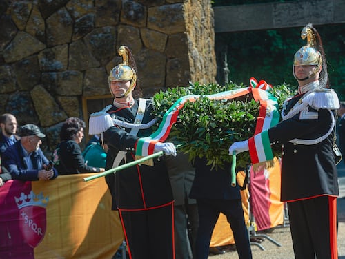 "Uccisi perché italiani", "Erano antifascisti". Poi la Meloni gela l'Anpi così
