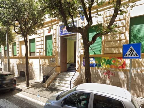 Napoli, aggressione a un'insegnante di sostegno: picchiata dai genitori degli alunni