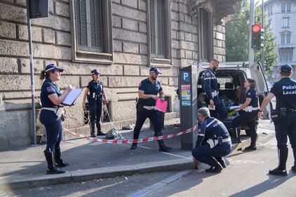 Furgone investe quattro pedoni a Milano
