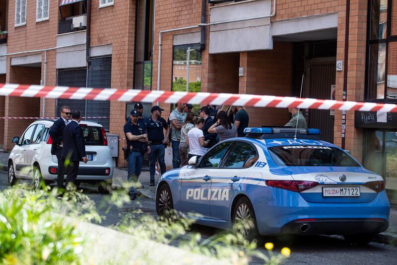 Omicidio-suicidio di Roma: l'arrivo della scientifica e il ritrovamento dell'auto dell'assassino 1