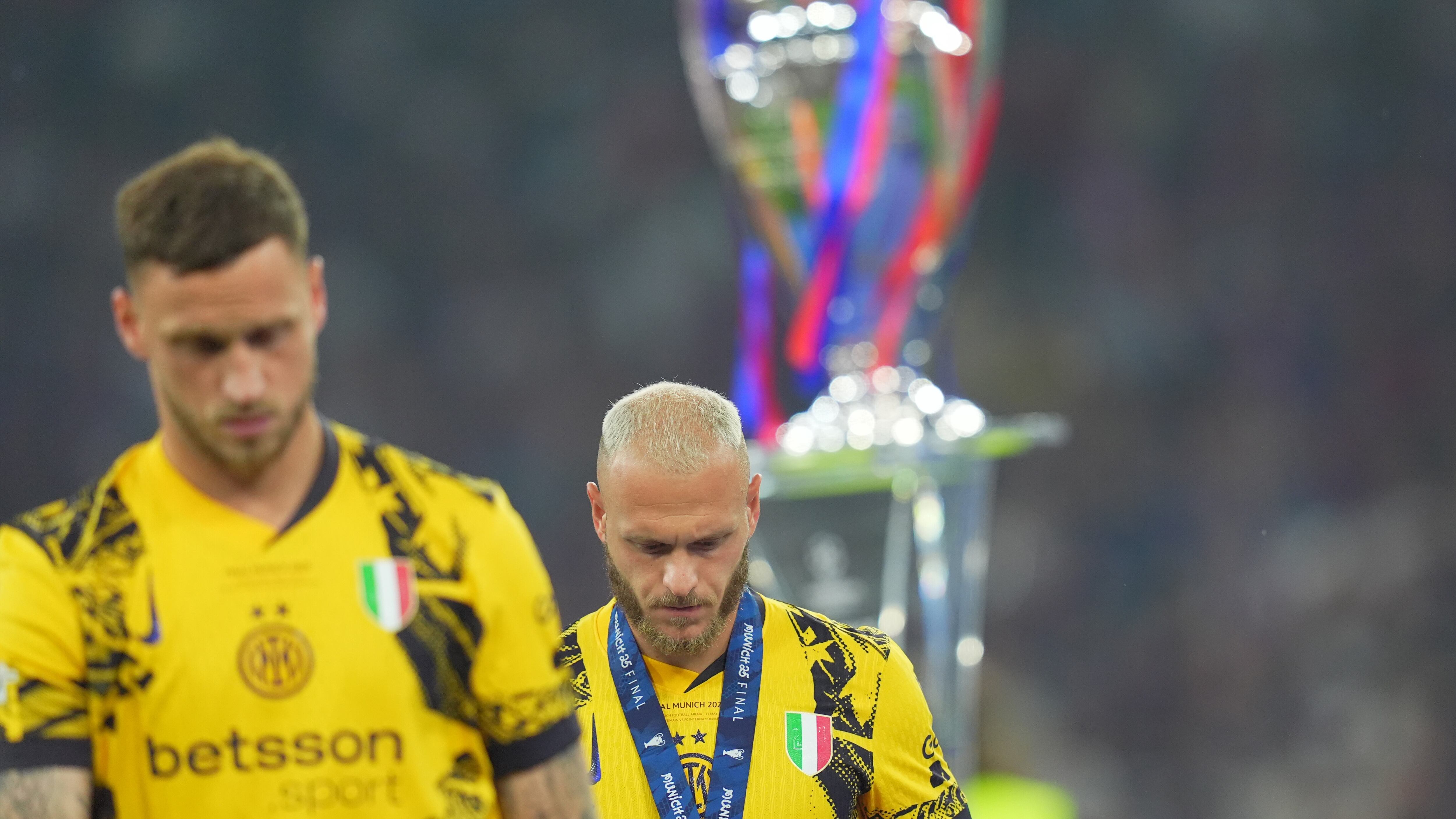 Lo sgarbo di Acerbi e gli interisti bolliti. L'Italia è avvolta dalle scorie di Monaco