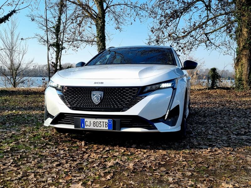 Peugeot 308 SW, guarda le foto 3