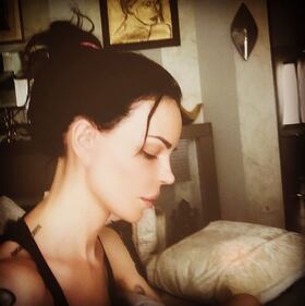 Nina Moric, le foto più sexy su Instagram 38