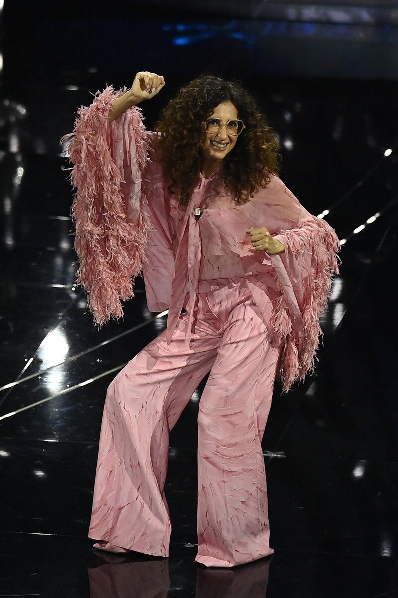 Sanremo 2024: ecco il look della terza serata del Festival di conduttore, co-conduttrice e ospiti 11