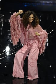 Sanremo 2024: ecco il look della terza serata del Festival di conduttore, co-conduttrice e ospiti 11