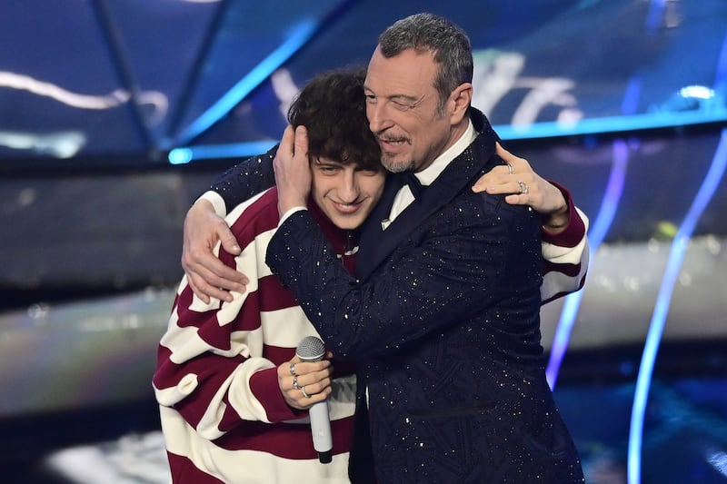 Sanremo 2024: ecco il look della finalissima del Festival di Sangiovanni 6