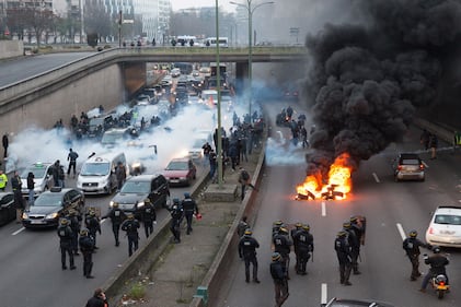 Guerriglia a Parigi contro Uber 8