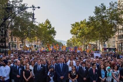 Barcellona in piazza per la pace dopo la strage sulla rambla 3