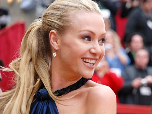 Molestie a Hollywood, Portia de Rossi accusa Steven Seagal