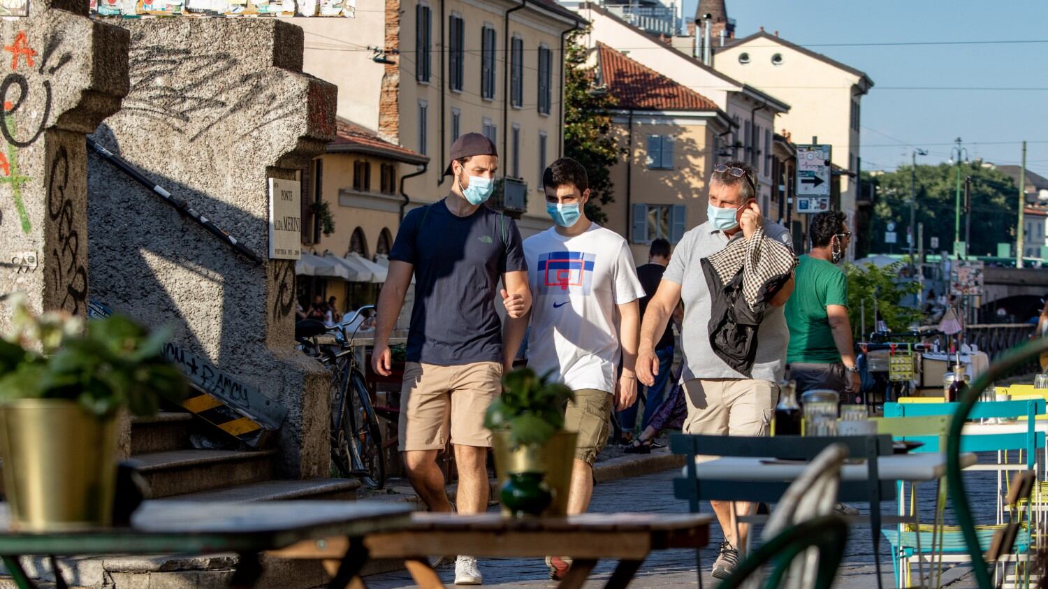 Invasione tavolini all'aperto. E alcuni potranno rimanere