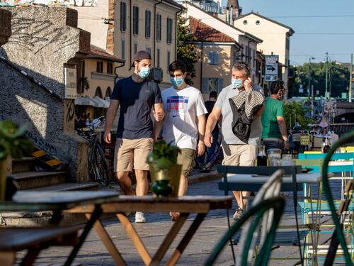 Invasione tavolini all'aperto. E alcuni potranno rimanere