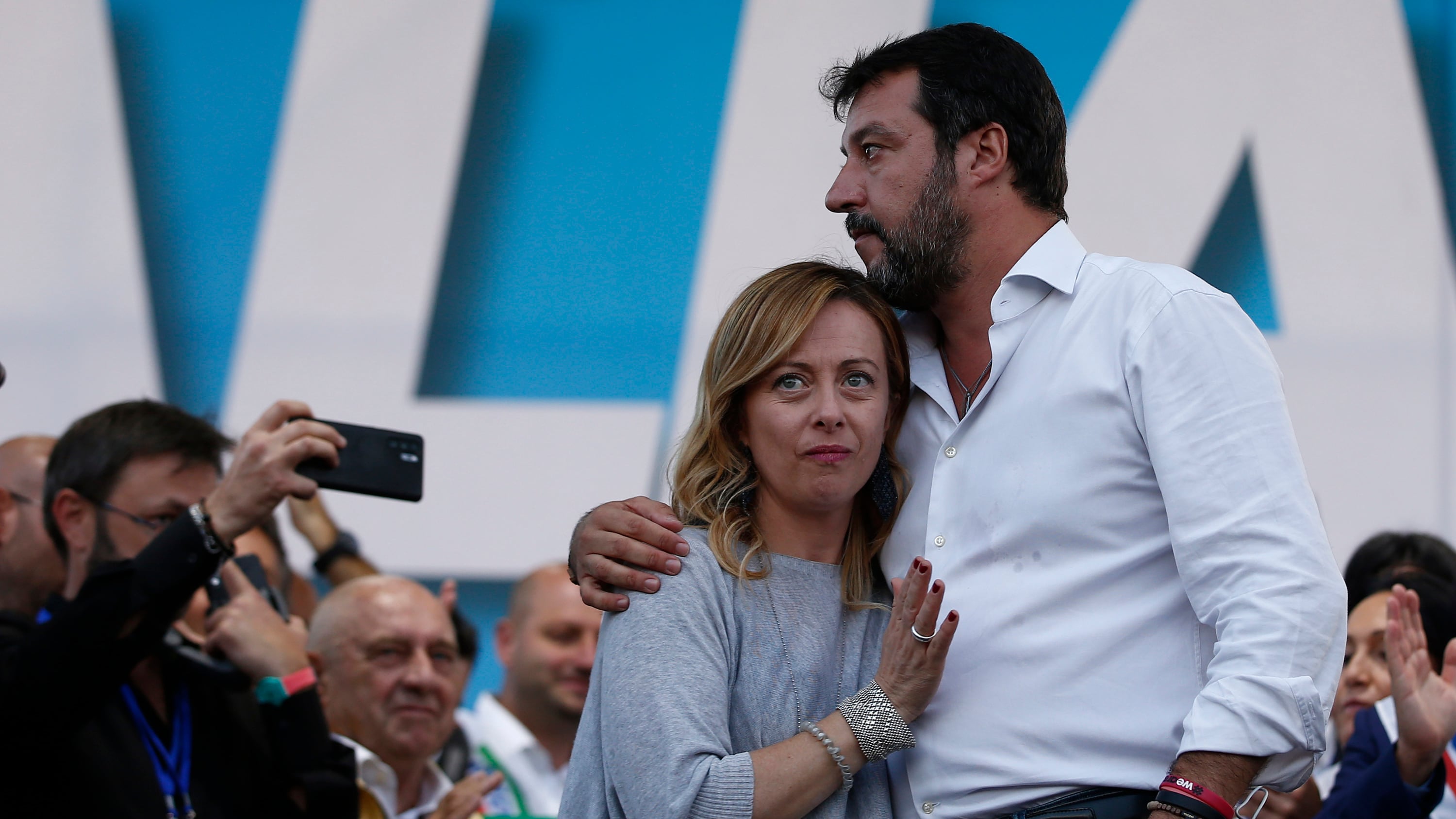 Sondaggi, centrodestra al 50%. La Meloni sorpassa il Capitano