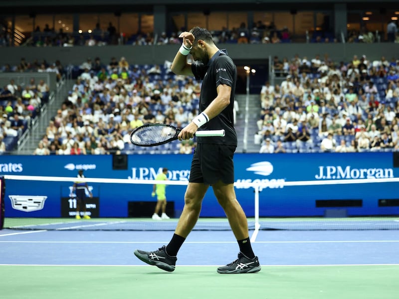 Clamoroso agli Us Open, Djokovic subito eliminato. Dal vomito alle lacrime, cosa è successo