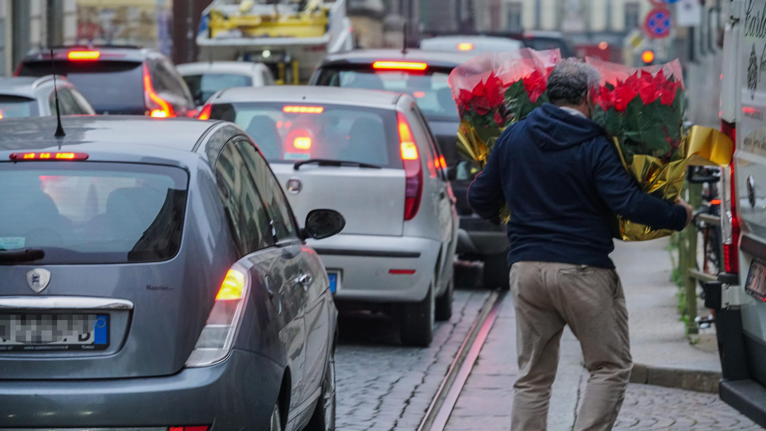 Salta lo stop ai motori diesel e benzina nel 2035: retromarcia Ue. Cosa può cambiare