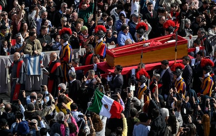 La traslazione della Bara di Papa Francesco nella Basilica di San Pietro 9