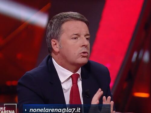 "Un mazzo di rose...". Renzi asfalta Letta