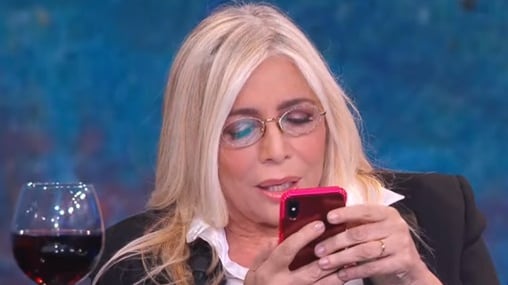 Siparietto da Fazio: Mara Venier riceve sms da Lilli Griuber in diretta